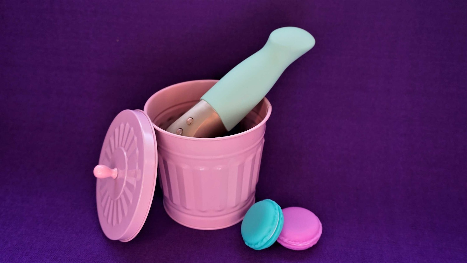 pink plastic container with brown wooden handle